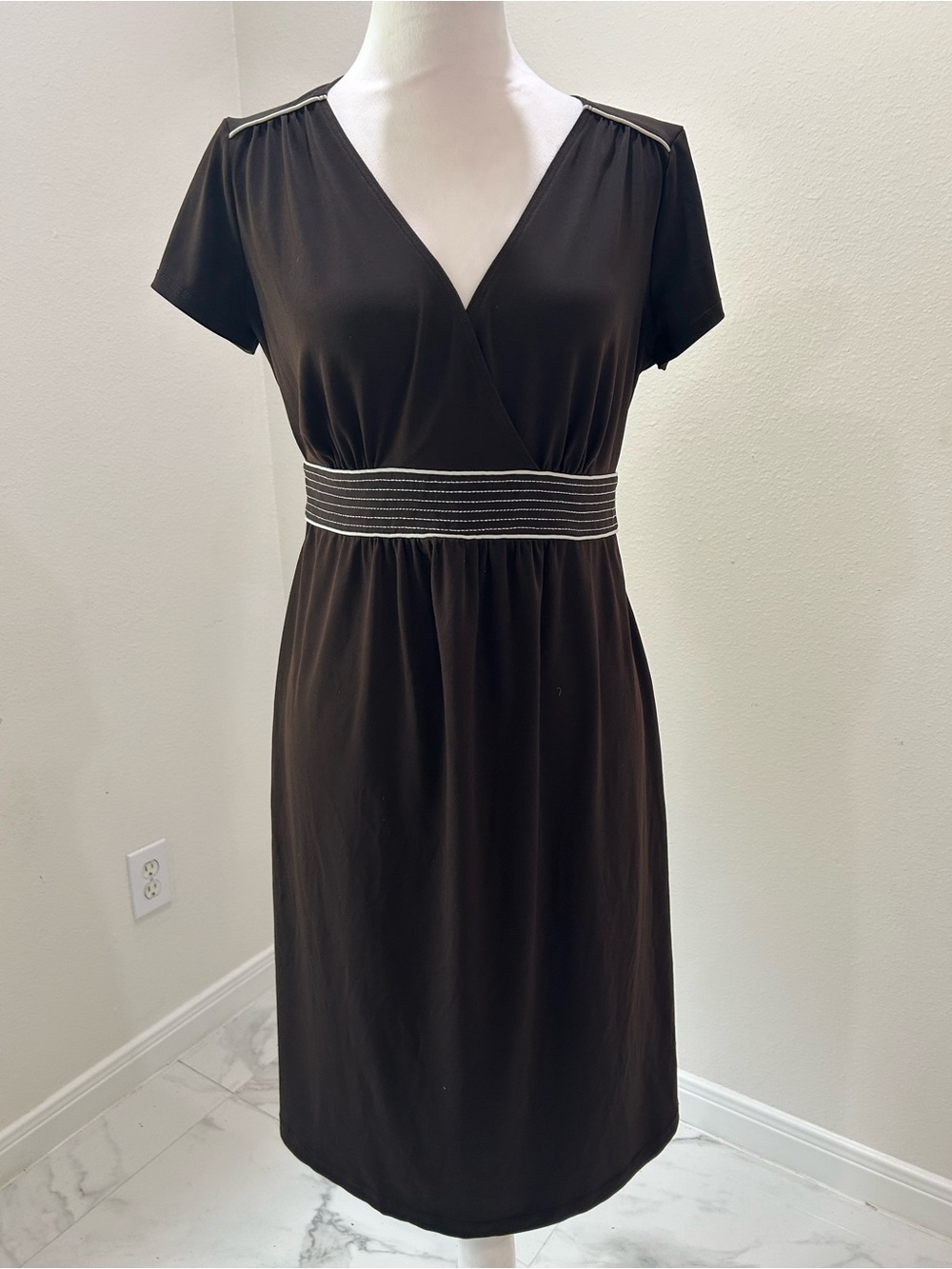 Motherhood Maternity Brown V-Neck Short Sleeve Dress with Contrast Tie Waist